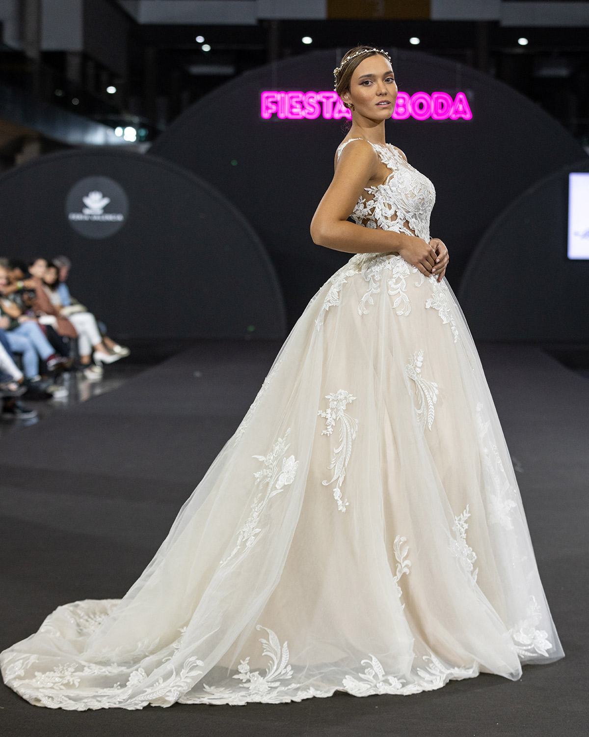 Lee más sobre el artículo Moda nupcial inspirada en Sorolla, indumentaria valenciana o creaciones ‘no gender’ protagonizarán las pasarelas de la ‘FyB Fashion Show 2023’