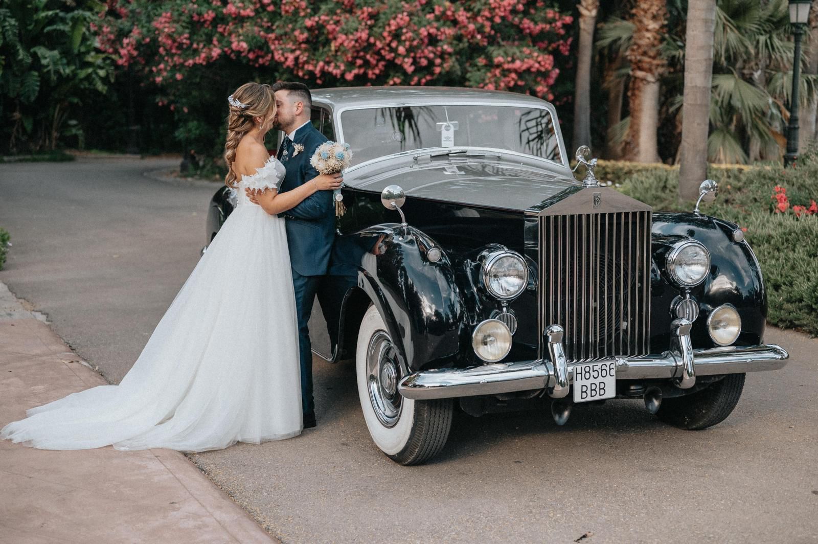 Lee más sobre el artículo Sauclass, la elegancia clásica para una entrada de sueño, se une a Fiesta y Boda