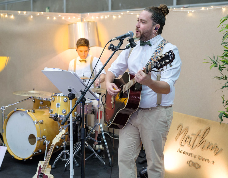 Lee más sobre el artículo Fiesta y Boda estrena escenario en vivo: la música para tu boda se vive en directo